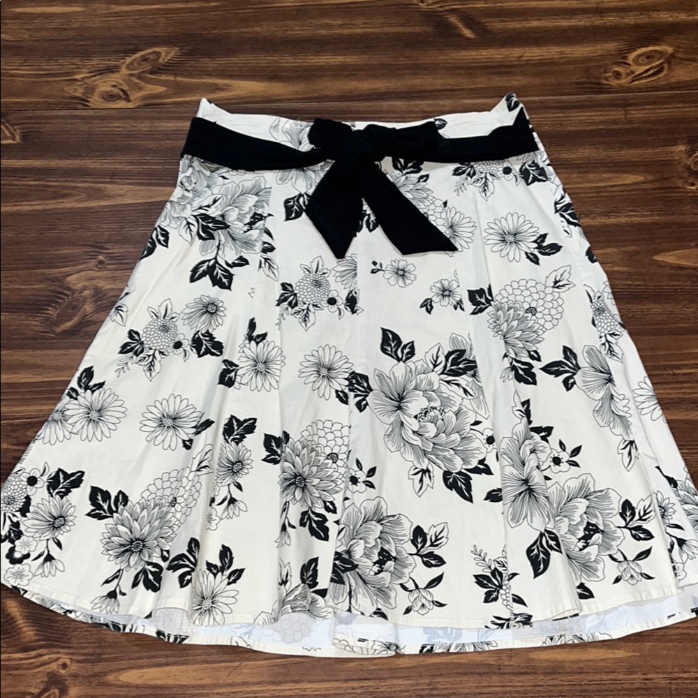 Lipstick Floral Black and ivory Women's Skirt size small